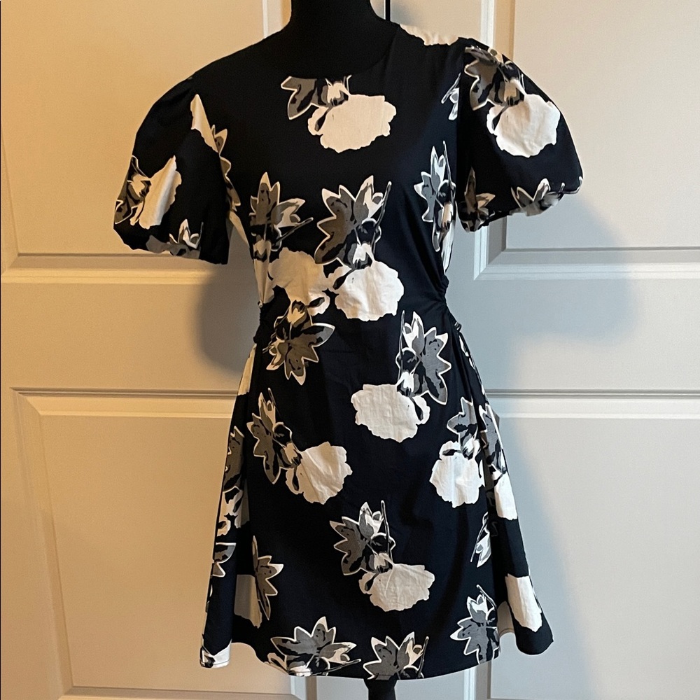 Scoop Cutout Poplin Dress with Puff Sleeves Size Medium (Juniors)